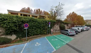 Electricien larecharge Charging Station à Lambesc